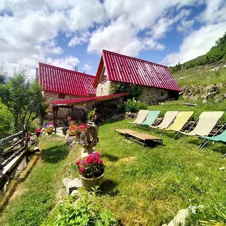 Les Toits Rouges Et Sa Table D'hote Gourmande * Saint-Étienne-de-Tinée