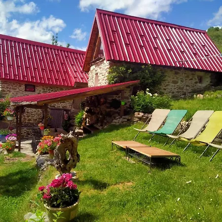 Les Toits Rouges Et Sa Table D'hote Gourmande Saint-Étienne-de-Tinée