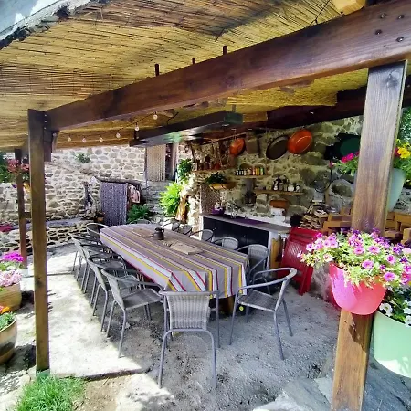Les Toits Rouges Et Sa Table D'hote Gourmande *