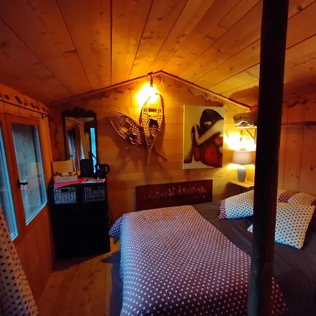 Les Toits Rouges Et Sa Table D'hote Gourmande Bed & Breakfast