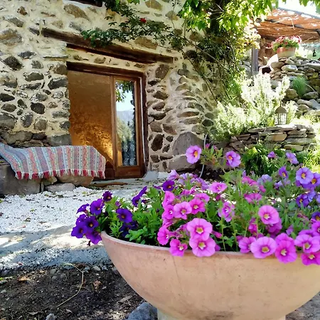 Les Toits Rouges Et Sa Table D'hote Gourmande