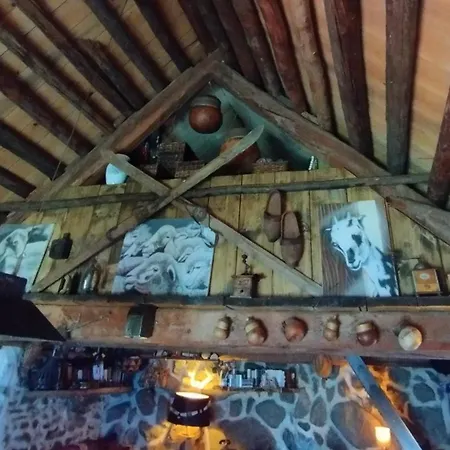 Les Toits Rouges Et Sa Table D'hote Gourmande *