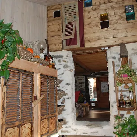 Les Toits Rouges Et Sa Table D'hote Gourmande Saint-Étienne-de-Tinée